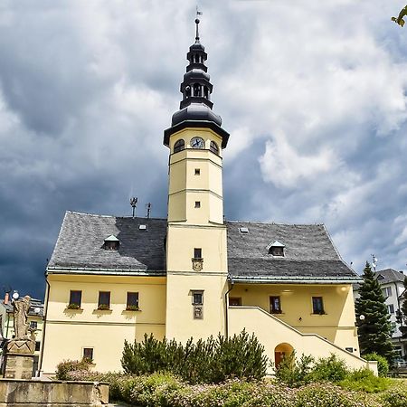 Penzion U Skoly Старе-Место Экстерьер фото