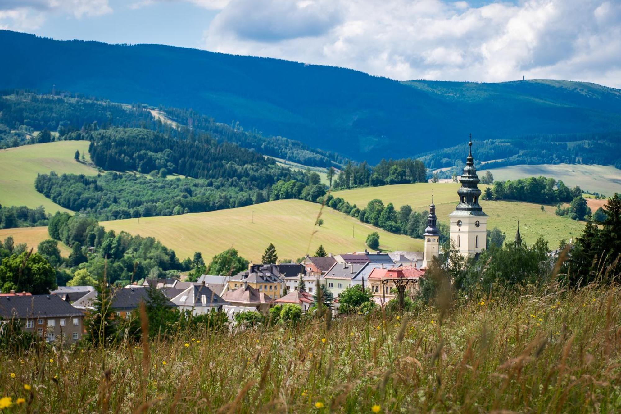 Penzion U Skoly Старе-Место Экстерьер фото